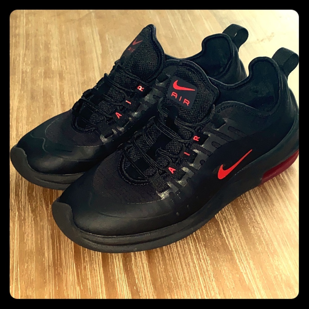 Nike Men’s Air Max Axis Premium Sz 8 Blk/RedNO BOX